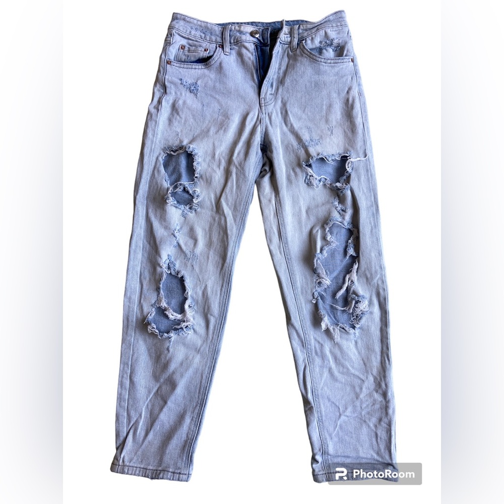 Lightwash boyfriend ripped jeans